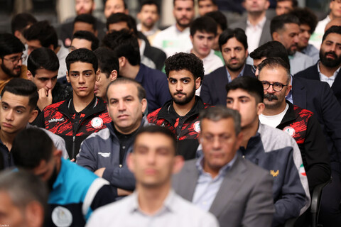 تصاویر/ دیدار قهرمانان و مدال‌آوران ورزشی و المپیادهای علمی جهانی با رهبر انقلاب