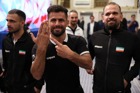 تصاویر/ دیدار قهرمانان و مدال‌آوران ورزشی و المپیادهای علمی جهانی با رهبر انقلاب