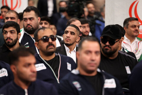 تصاویر/ دیدار قهرمانان و مدال‌آوران ورزشی و المپیادهای علمی جهانی با رهبر انقلاب