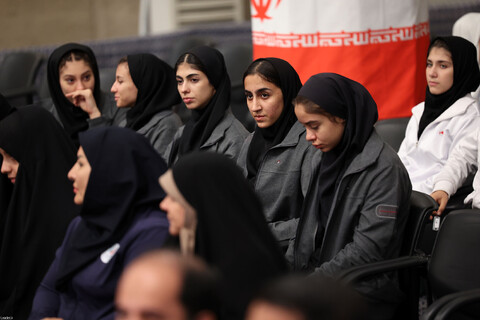 تصاویر/ دیدار قهرمانان و مدال‌آوران ورزشی و المپیادهای علمی جهانی با رهبر انقلاب