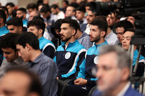 تصاویر/ دیدار قهرمانان و مدال‌آوران ورزشی و المپیادهای علمی جهانی با رهبر انقلاب