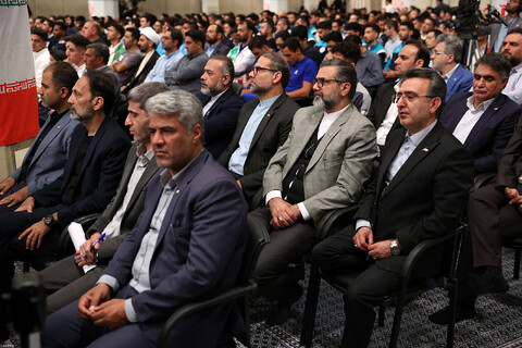 تصاویر/ دیدار قهرمانان و مدال‌آوران ورزشی و المپیادهای علمی جهانی با رهبر انقلاب