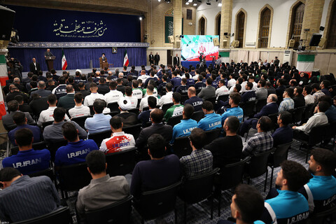 تصاویر/ دیدار قهرمانان و مدال‌آوران ورزشی و المپیادهای علمی جهانی با رهبر انقلاب