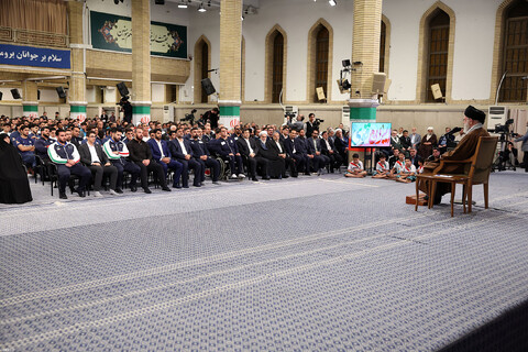 تصاویر/ دیدار قهرمانان و مدال‌آوران ورزشی و المپیادهای علمی جهانی با رهبر انقلاب