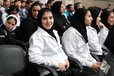 تصاویر/ دیدار قهرمانان و مدال‌آوران ورزشی و المپیادهای علمی جهانی با رهبر انقلاب