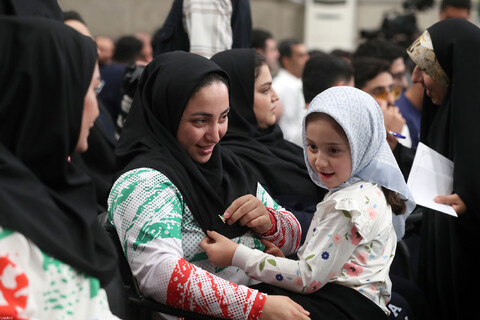 تصاویر/ دیدار قهرمانان و مدال‌آوران ورزشی و المپیادهای علمی جهانی با رهبر انقلاب