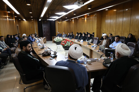 تصاویر/درس اخلاق با حضور حجت‌الاسلام طاهری ویژه استادان دانشگاه علوم پزشکی همدان برگزار شد