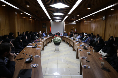 تصاویر/درس اخلاق با حضور حجت‌الاسلام طاهری ویژه استادان دانشگاه علوم پزشکی همدان برگزار شد