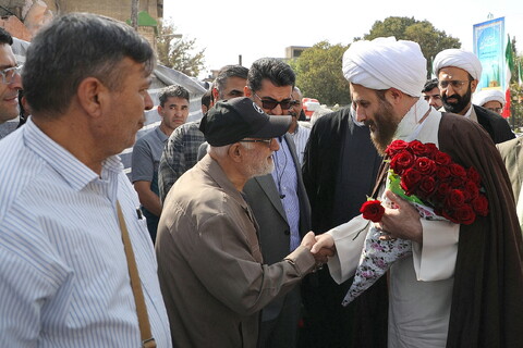 تصاویر/  استقبال مردم از حجت الاسلام مهدوی دانا، روحانی مضروب در امامزاده یحیی (ع) تهران