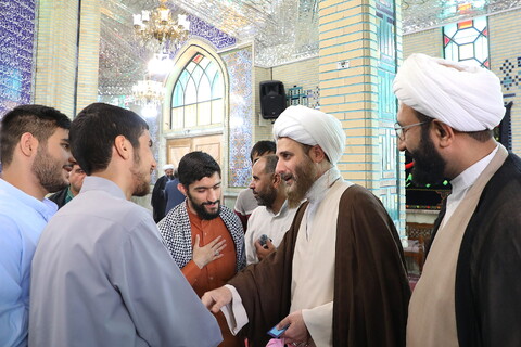 تصاویر/  استقبال مردم از حجت الاسلام مهدوی دانا، روحانی مضروب در امامزاده یحیی (ع) تهران