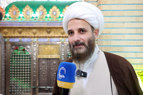 تصاویر/  استقبال مردم از حجت الاسلام مهدوی دانا، روحانی مضروب در امامزاده یحیی (ع) تهران