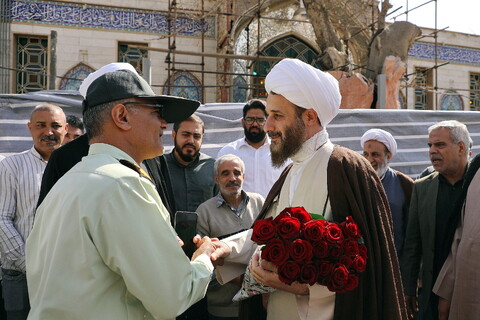 تصاویر/  استقبال مردم از حجت الاسلام مهدوی دانا، روحانی مضروب در امامزاده یحیی (ع) تهران