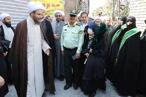 تصاویر/  استقبال مردم از حجت الاسلام مهدوی دانا، روحانی مضروب در امامزاده یحیی (ع) تهران