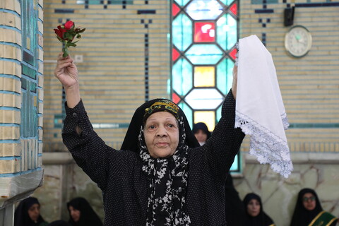 تصاویر/  استقبال مردم از حجت الاسلام مهدوی دانا، روحانی مضروب در امامزاده یحیی (ع) تهران