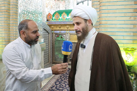 تصاویر/  استقبال مردم از حجت الاسلام مهدوی دانا، روحانی مضروب در امامزاده یحیی (ع) تهران