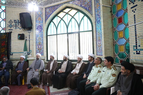 تصاویر/  استقبال مردم از حجت الاسلام مهدوی دانا، روحانی مضروب در امامزاده یحیی (ع) تهران