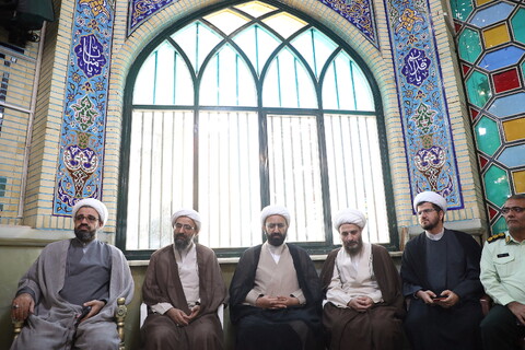 تصاویر/  استقبال مردم از حجت الاسلام مهدوی دانا، روحانی مضروب در امامزاده یحیی (ع) تهران