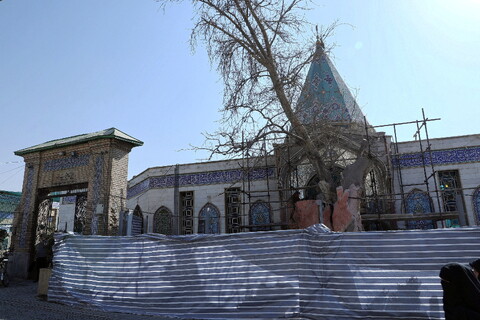 تصاویر/  استقبال مردم از حجت الاسلام مهدوی دانا، روحانی مضروب در امامزاده یحیی (ع) تهران