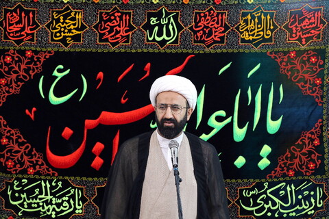 تصاویر/  استقبال مردم از حجت الاسلام مهدوی دانا، روحانی مضروب در امامزاده یحیی (ع) تهران