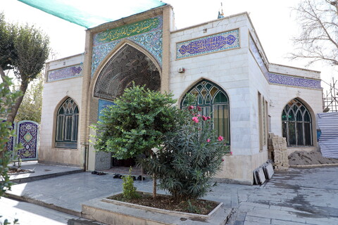 تصاویر/  استقبال مردم از حجت الاسلام مهدوی دانا، روحانی مضروب در امامزاده یحیی (ع) تهران