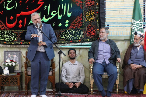 تصاویر/  استقبال مردم از حجت الاسلام مهدوی دانا، روحانی مضروب در امامزاده یحیی (ع) تهران