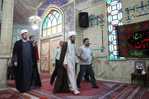 تصاویر/  استقبال مردم از حجت الاسلام مهدوی دانا، روحانی مضروب در امامزاده یحیی (ع) تهران