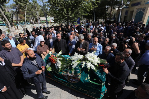 تصاویر / مراسم تشییع پدر شهیدان نادرالاصلی در اصفهان