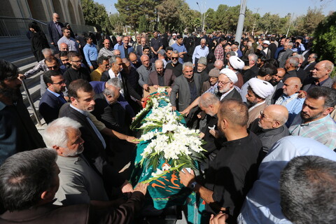 تصاویر / مراسم تشییع پدر شهیدان نادرالاصلی در اصفهان