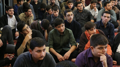 تصاویر/ هشتمین جلسه برنامه «طلبه باشیم» در مدرسه علمیه امیرالمومنین(ع)تبریز