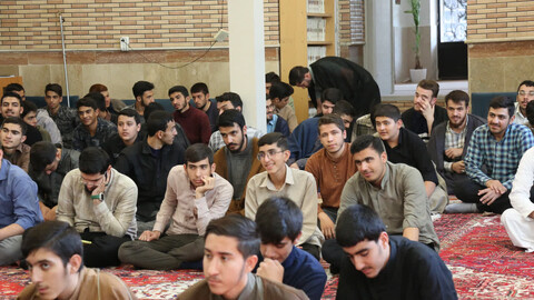 تصاویر/ هشتمین جلسه برنامه «طلبه باشیم» در مدرسه علمیه امیرالمومنین(ع)تبریز