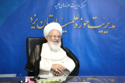 تصاویر/  نشست صمیمی آیت الله ناصری نماینده ولی فقیه در استان و امام جمعه یزد و همچنين رئیس شورای حوزه علمیه استان با مدیر و معاونین تهذیب و تبلیغ جدید حوزه علمیه استان یزد