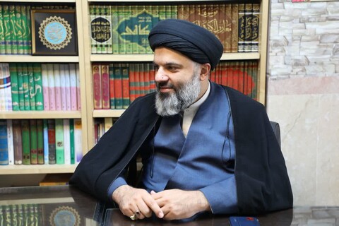 تصاویر/  نشست صمیمی آیت الله ناصری نماینده ولی فقیه در استان و امام جمعه یزد و همچنين رئیس شورای حوزه علمیه استان با مدیر و معاونین تهذیب و تبلیغ جدید حوزه علمیه استان یزد