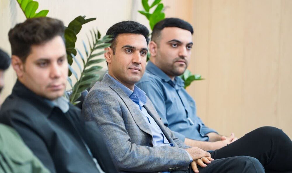 تصاویر  دیدار ریاست اداره ورزش و جوانان و مسئولین هیئت های ورزشی با امام جمعه سیرجان