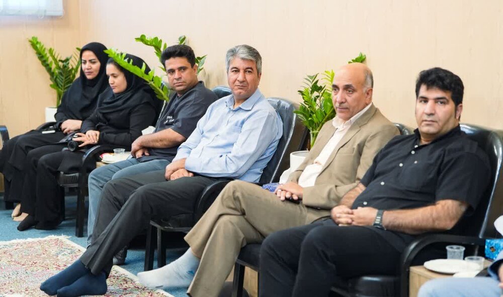 تصاویر  دیدار ریاست اداره ورزش و جوانان و مسئولین هیئت های ورزشی با امام جمعه سیرجان