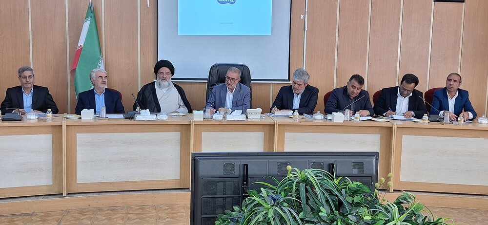 مسئولان در عبادت و معنویت پیشتاز باشند