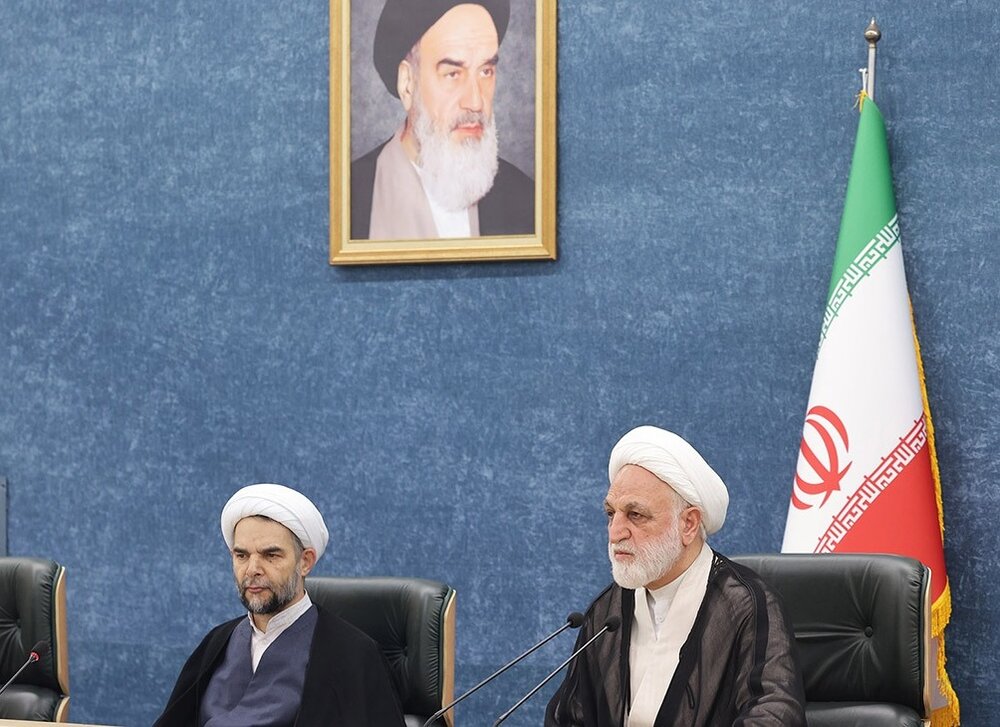 راهبرد دستگاه قضایی برخورد قاطع با اشرار، تروریست‌ها و سارقین مسلح و رأفت اسلامی با محکومین واجد شرایط است