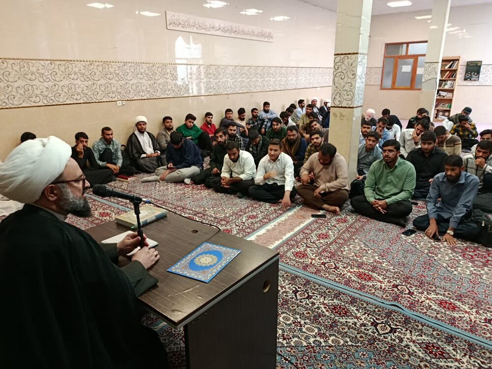 طلاب پرچمداران جهاد تبیین در جنگ نرم هستند+عکس