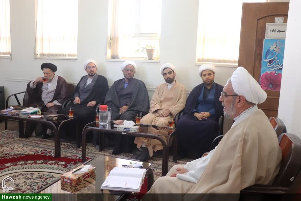 سومین نشست روحانیون شاغل و بازنشسته ادارات شهرضا برگزار شد+ عکس
