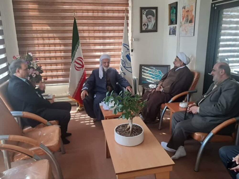 ماموستا رستمی: روحانیون محور وحدت و امنیت در جامعه هستند