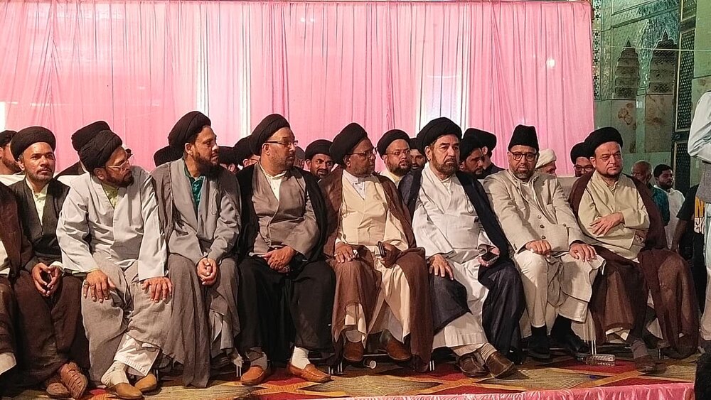 نشست اعتراضی علما و ذاکرین لکهنو در واکنش به سوءقصد به حجتالاسلام والمسلمین سید کلب جواد نقوی