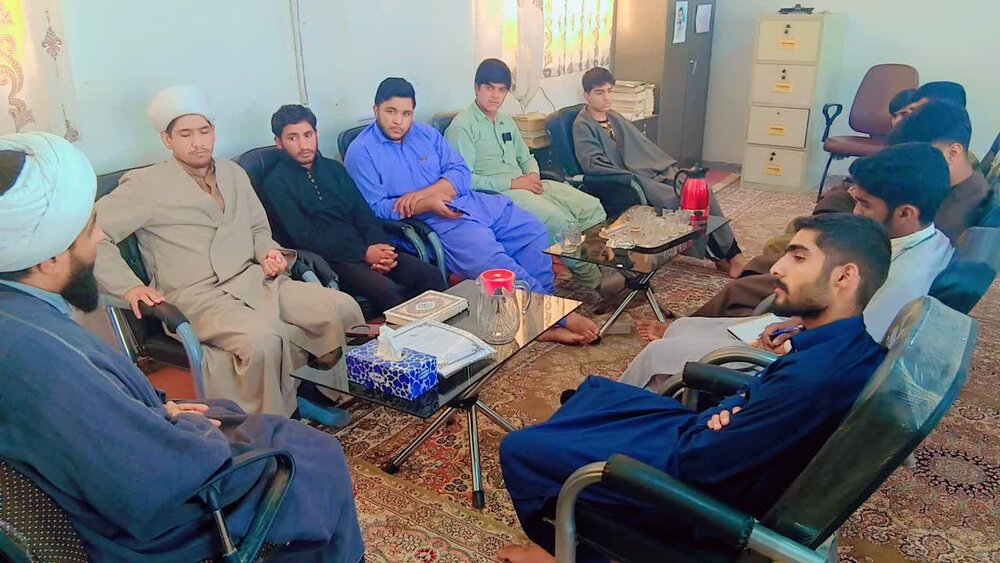 نشست بسیج مدرسه علمیه علی بن ابی‌طالب(ع) ریگان برگزار شد+عکس