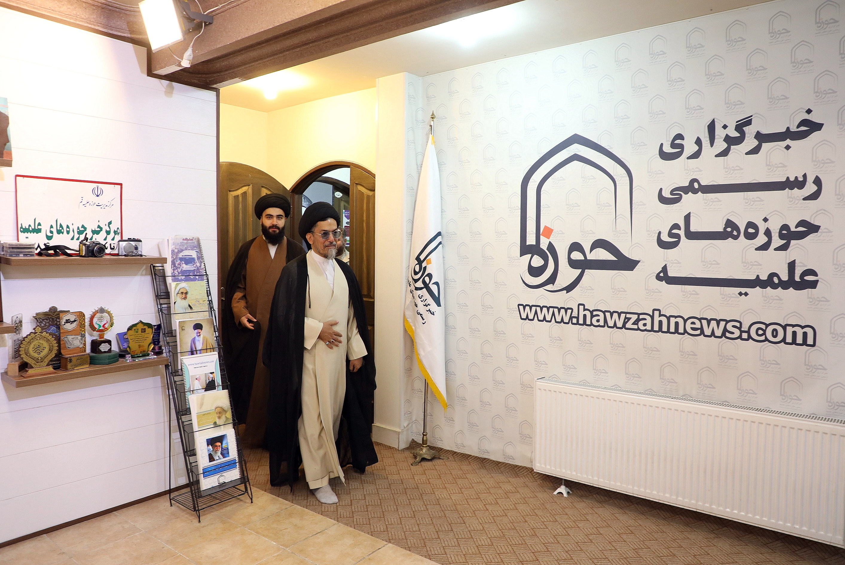 Le représentant de l'ayatollah Khamenei au Bangladesh visite l'agence de presse Hawzah