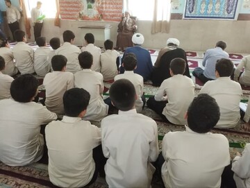 دانش آموزان در مسیر تحقق آرمان‌های شهدا و ارزش‌های انقلاب اسلامی گام بردارند