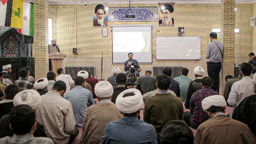 تصاویر/ نشست بصیرتی  در مدرسه علمیه آخوند (ره)