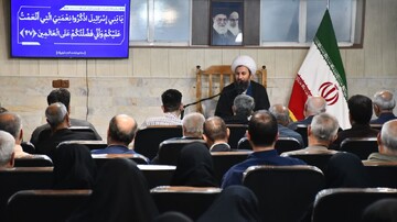 تصاویر/ هفتاد و هفتمین جلسه از سلسله جلسات تفسیر قرآن کریم در خوی