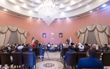 تصاویر/ استقبال نماینده ولی فقیه در استان و استاندار مرکزی از نماینده آیت الله سیستانی