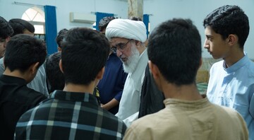 تصاویر/ گفتگوی صمیمی امام جمعه بوشهر با طلاب پایه اول