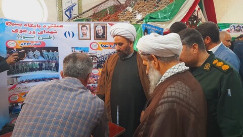 تصاویر/ بازدید امام جمعه مراغه از نمایشگاه طرح اسوه بسیج  برادران مراغه