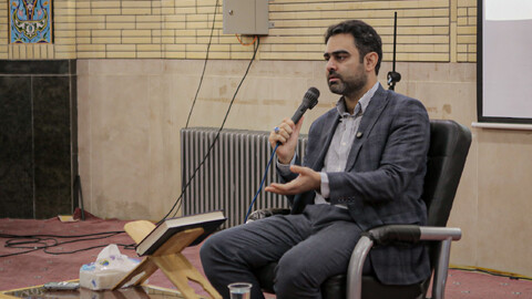 تصاویر/نشست بصیرتی با حضور دکتر ثابتی، نماینده تهران، در مدرسه علمیه آخوند (ره)