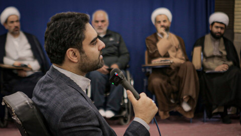 تصاویر/نشست بصیرتی با حضور دکتر ثابتی، نماینده تهران، در مدرسه علمیه آخوند (ره)